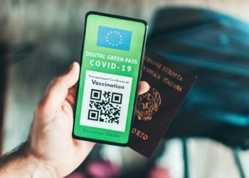 Green Pass per prendere parte alla vita quotidiana: l’Italia imita la Francia?