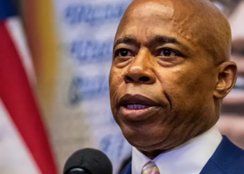 Vizi privati e pubbliche virtù, il sindaco di New York promuove il venerdì vegano nelle scuole, ma…