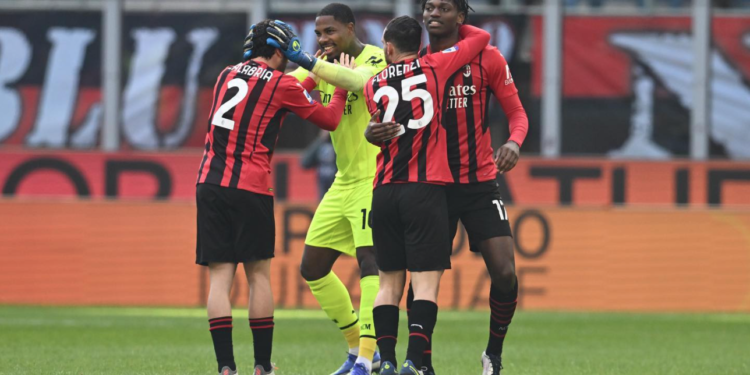 Serie A: il Milan è in testa, ma è corsa a tre per lo scudetto