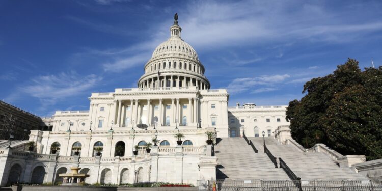 Stati Uniti, riapertura frontiere ai viaggiatori non vaccinati, Biden contrario