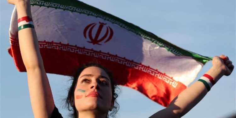 DONNE IRANIANE, L’ARMA DEL FOULARD