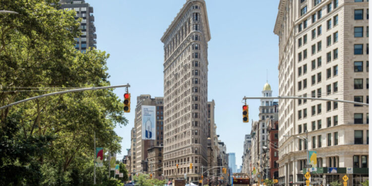 New York, l’iconico Flatiron venduto all’asta dopo lite tra i proprietari