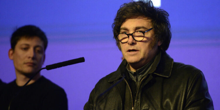 Il vento di destra soffia sulle legislative argentine: il presidente Javier Milei si rafforza